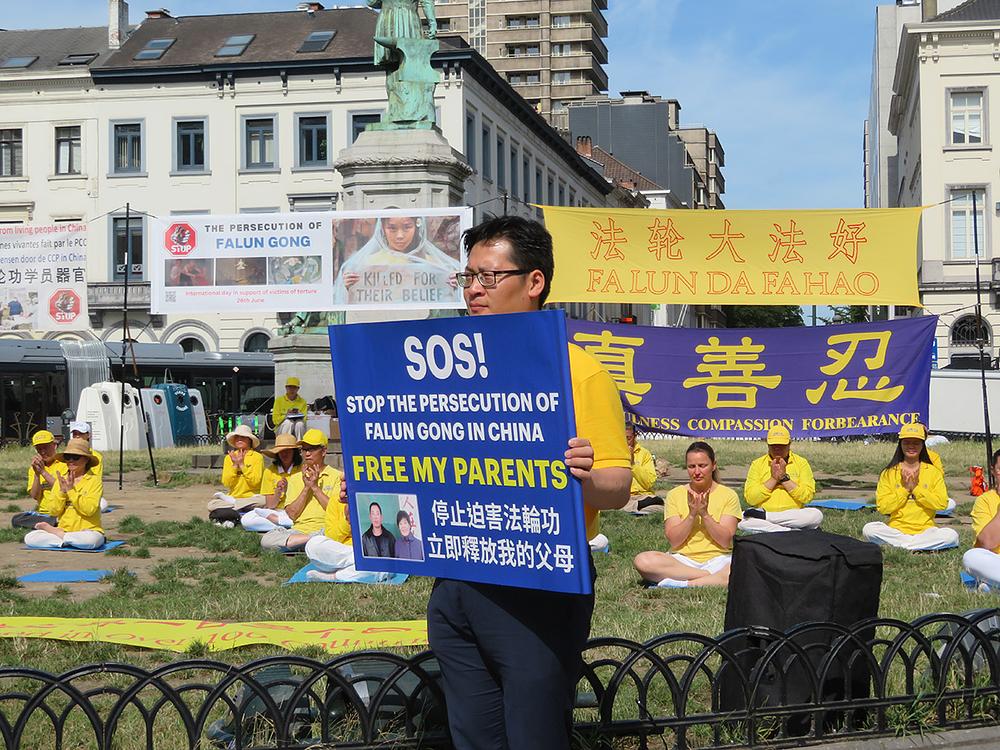 Gosp. Ding Yuebin je zamolio članove EP da mu pomognu da spasi svoje roditelje.