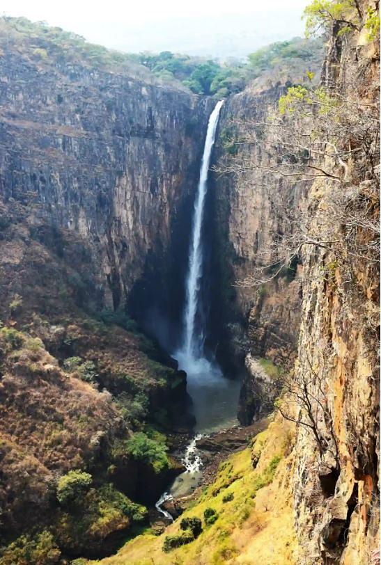  Vodopad Kalambo na granici Zambije i Tanzanije