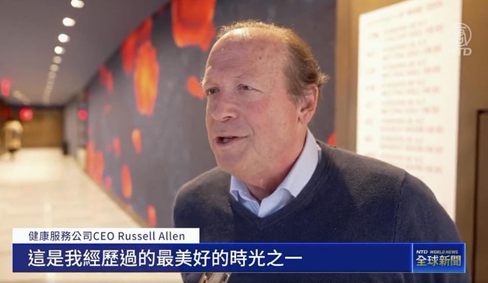 Rasel Alen, osnivač i izvršni direktor WellnessNow, na matine koncertu Shen Yun orkestra, 22. oktobra (Snimak televizije NTD)