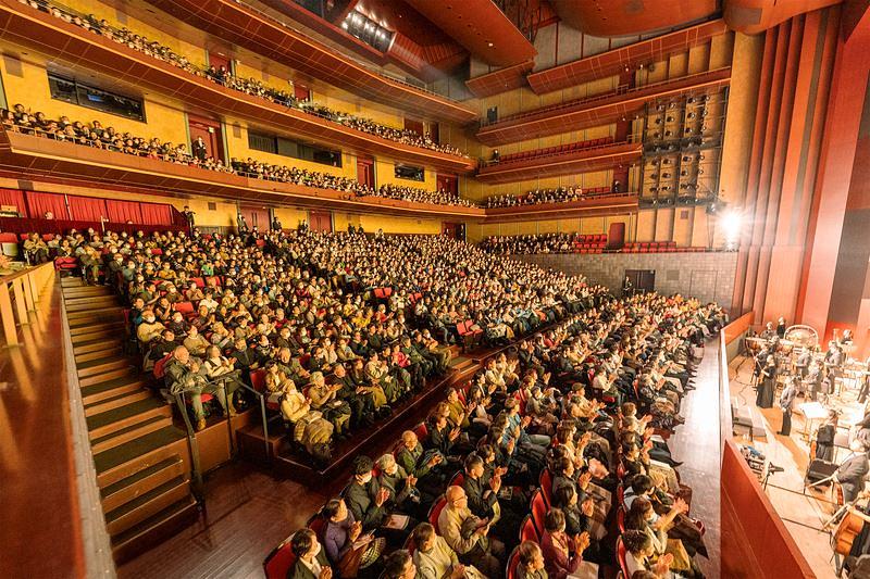 Shen Yun u kazalištu ROHM Theatre Kyoto u Kyotu 4. siječnja. Ansambl je od 3. do 4. siječnja izveo tri predstave u ovoj drevnoj prijestolnici Japana, sve pred punim dvoranama. (The Epoch Times)