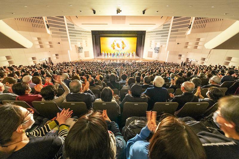 Predstava Shen Yun New York Ansambla u Omiya Sonic City u Saitami 9. siječnja. Ansambl je predstavio četiri izvedbe u Saitami od 6. do 9. siječnja, sve pred punim dvoranama. (The Epoch Times)