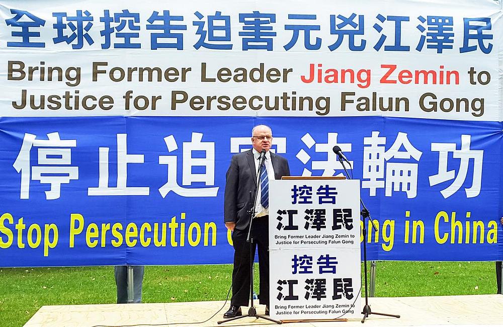 Vijećnik Andrew Wilsom je odao svoje priznanje onima koji su u Kini tužili Jianga.