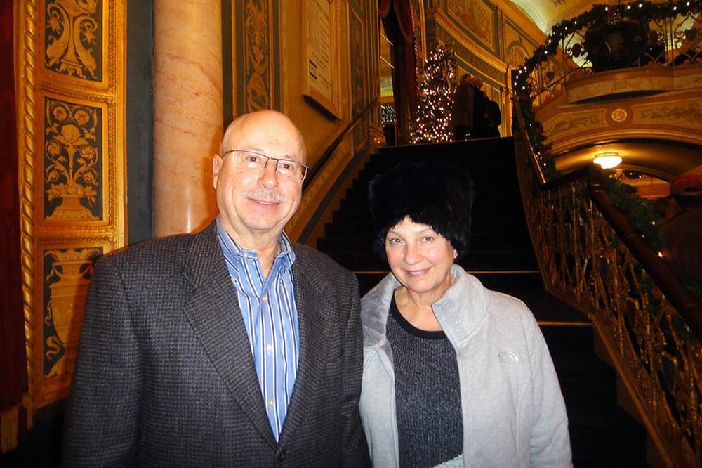 Stručnjak za efikasnost automobila Roberta Hammond i njezin suprug Richard u opernoj kući u Detroitu, 3. siječnja