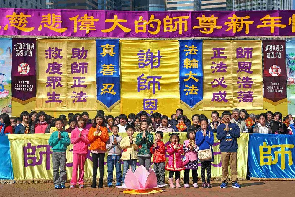 Mladi praktikanti žele Učitelju Liju sretnu Novu godinu