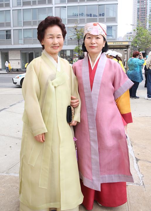 Gđa Zheng Jon-bun i Kim Seon-ja iz Koreje