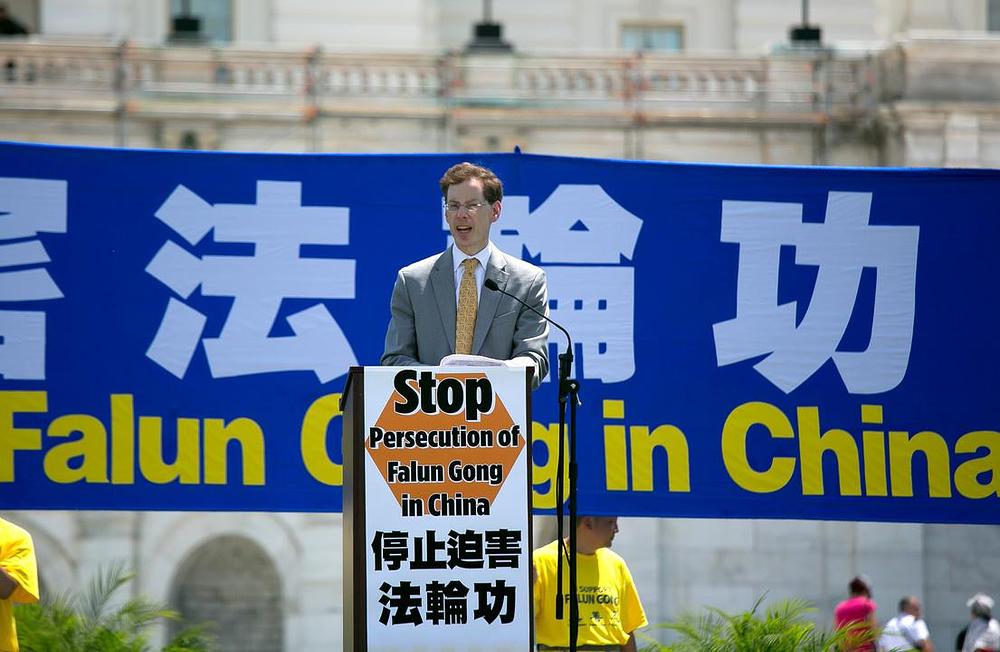 Mark Lagon, predsjednik organizacije za ljudska prava Freedom House, je kazao da je Biro 610 u Kini uspostavljen radi progona Falun Gonga.