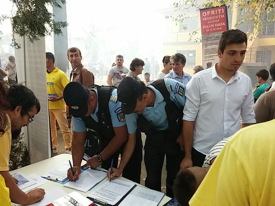 Dvojica vojnih policajaca su potpisali peticije.