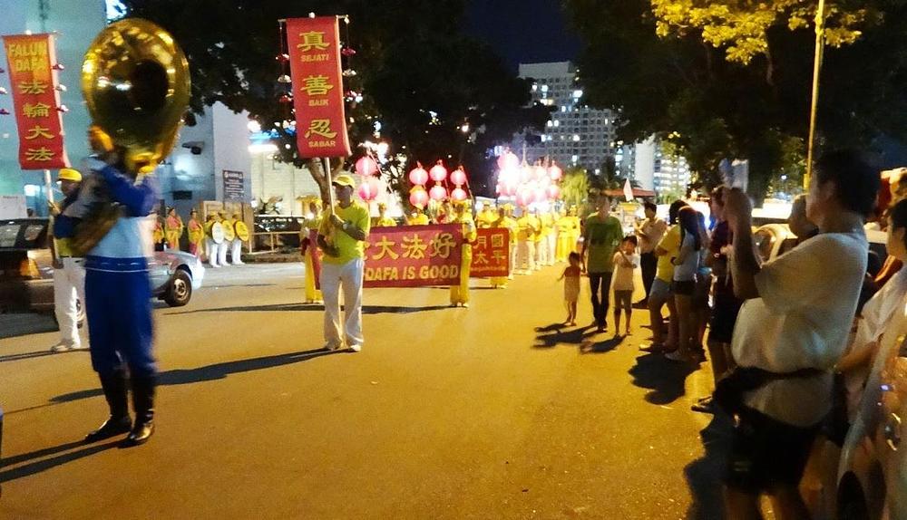 Nastup Falun Gonga u drugoj paradi. 