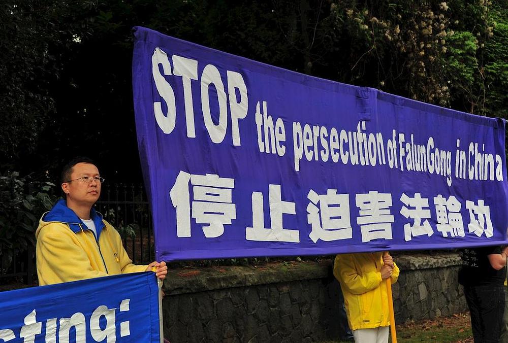 Praktikant Zhang Chunyu (lijevo) čija su majka i sestra zatvorene u Kini, je kazao kako je pritisak međunarodne zajednice od velike važnosti kako bi se umanjio progon u Kini. 