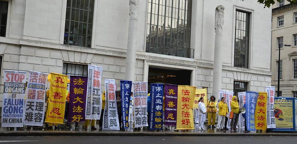 Skup ispred Kineske ambasade