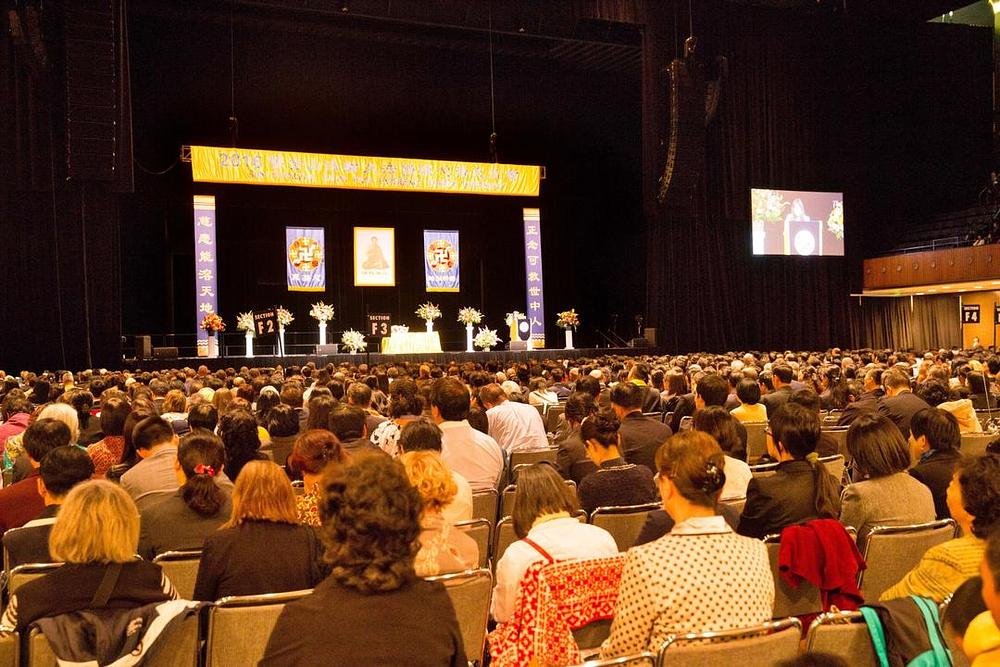 Skoro 6.000 praktikanata je 24. oktobra 2016. godine u San Francisku prisustvovalo Falun Dafa konferenciji za razmjenu iskustava. 