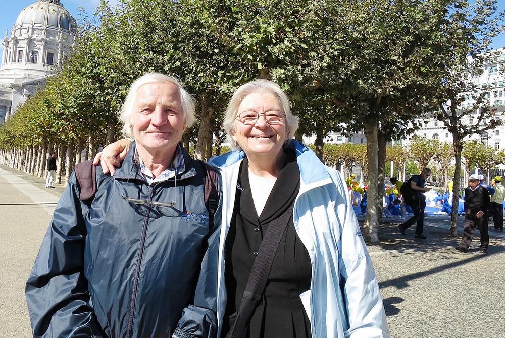 Gosp. i gđa Bozena su kazali kako kršenje ljudskih prava Falun Dafa praktikanata u Kini mora biti zaustavljeno.