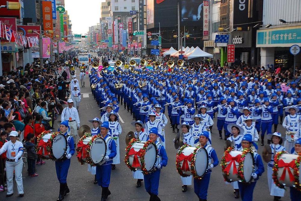 Tian Guo marširajući orkestar na paradi