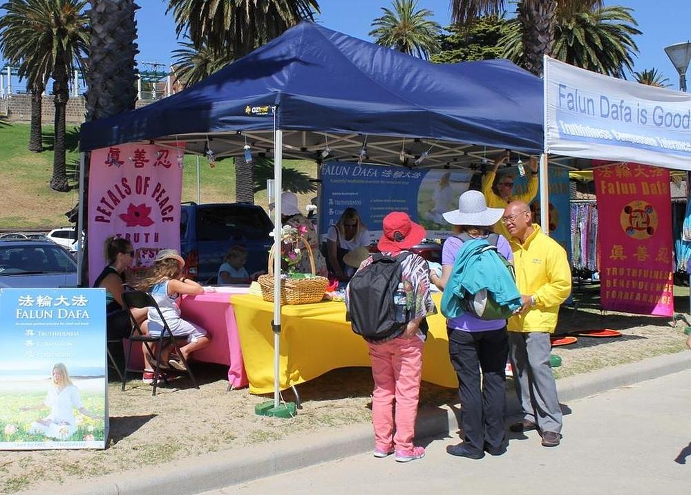 Predstavljanje Falun Gonga turistima 