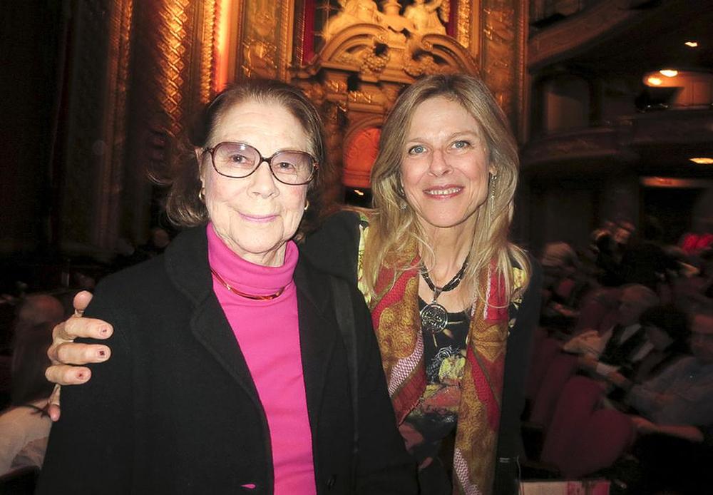 Profesionalni muzičar, Elizabeth Cutler (desno), i njena prijateljica umjetnica u Boch Center Wang pozorištu u Bostonu 4. marta.