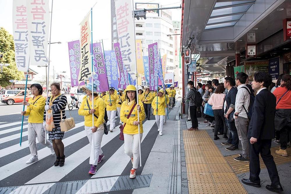 Falun Gong marš u blizini hrama Asakusa Kannon