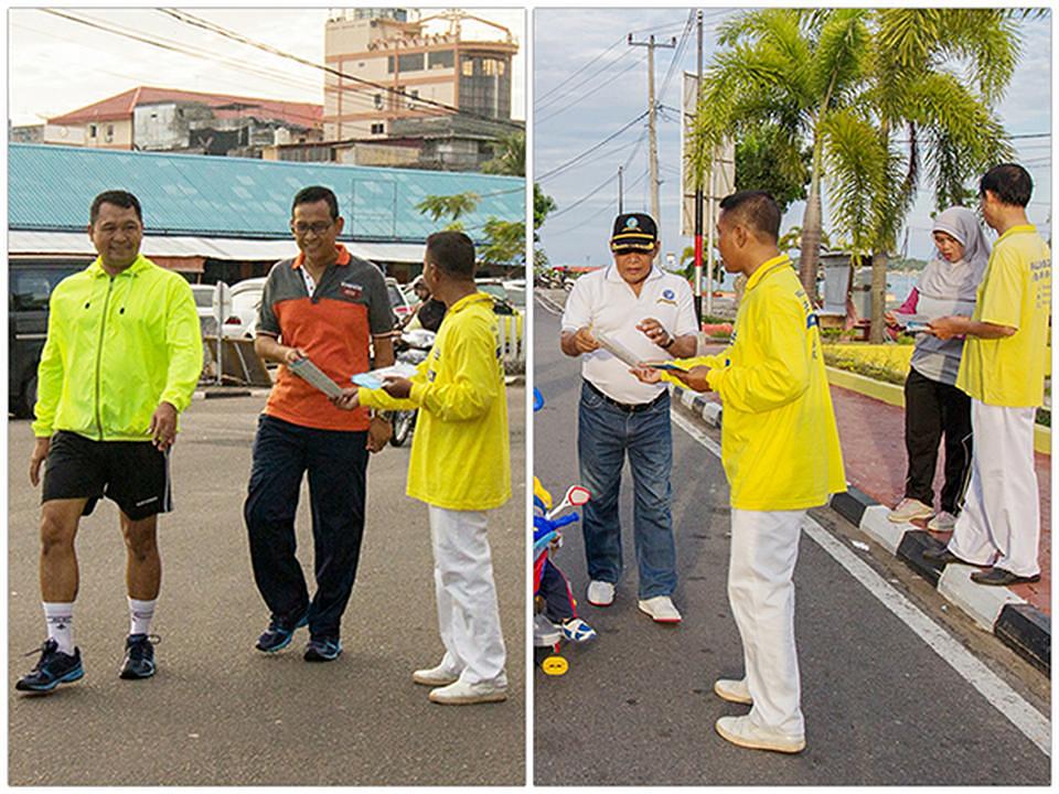 Informiranje lokalnih stanovnika o Falun Gongu.