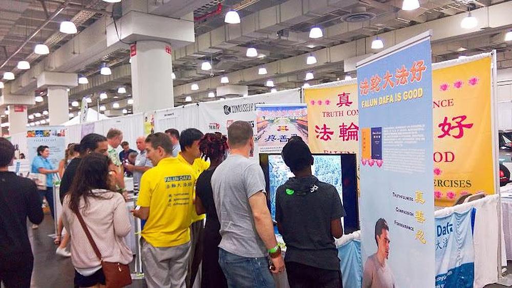 Praktikanti Falun Gonga na Zelenom festivalu na Manhattanu 10. i 11. juna 2017. godine.
