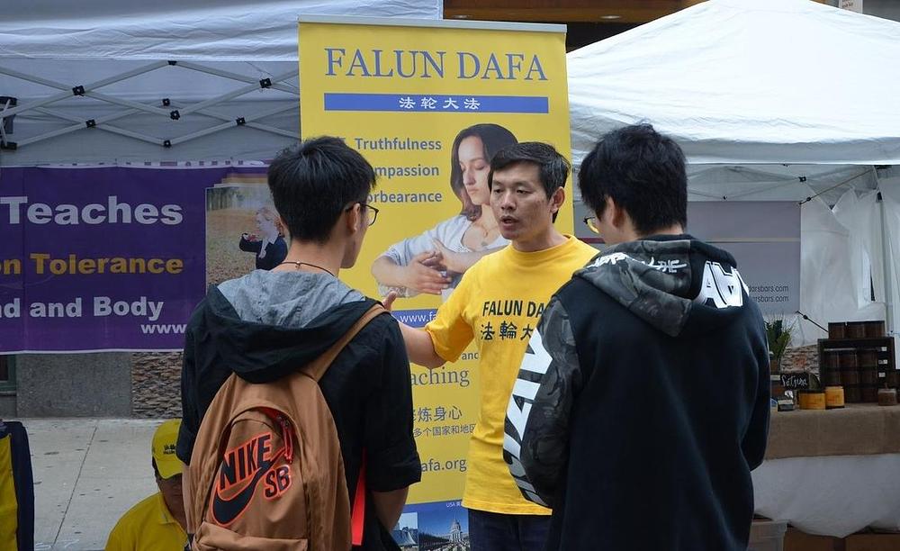 Dvoje je kineskih studenata željelo saznati šta je stvarno Falun Gong.