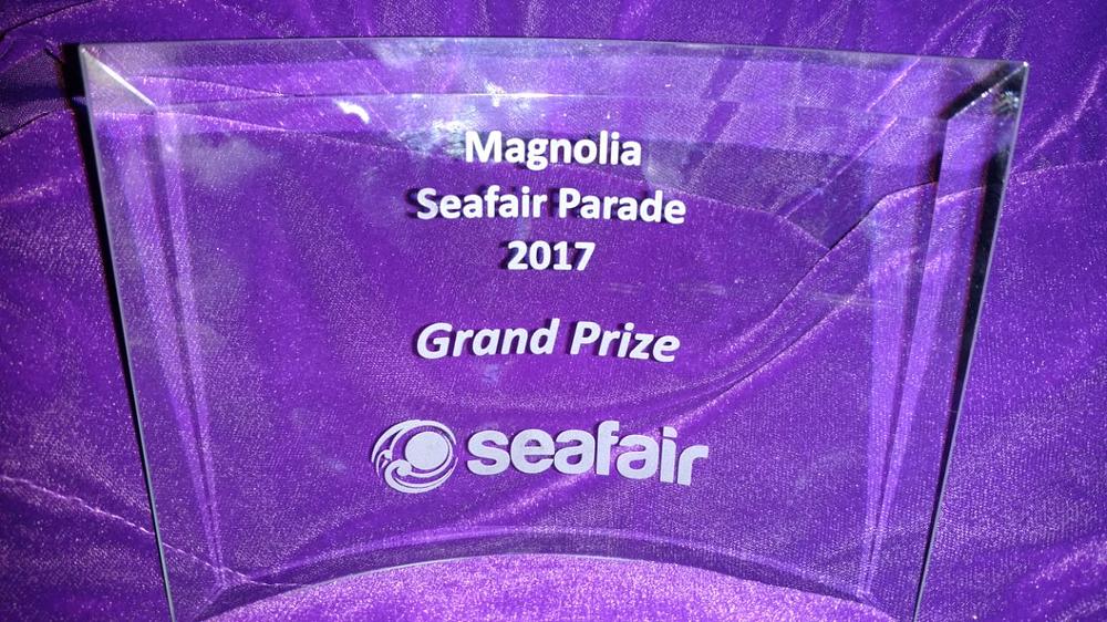 Praktikanti su primili veliku nagradu za svoj doprinos Seafair paradi 2017.