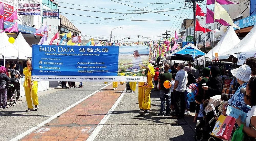 Praktikanti Falun Gonga učestvovali u Haldon uličnom festivalu u Lakembi 