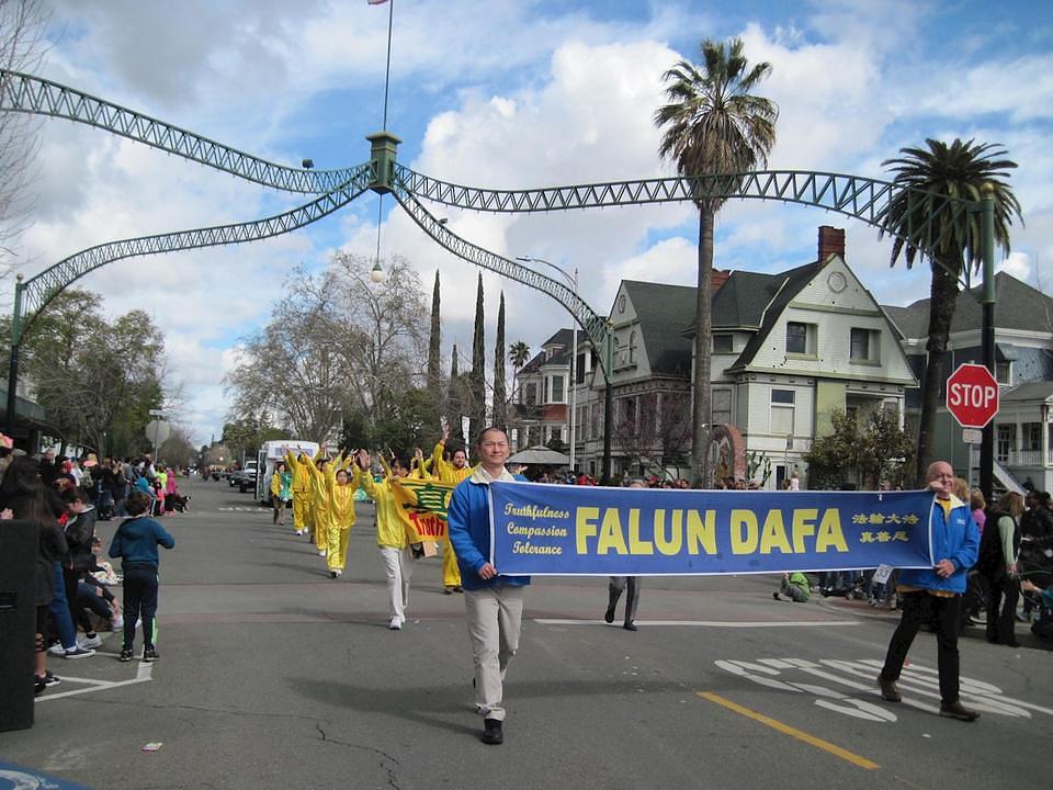 Falun Dafa praktikanti na 138. Bok Kai festivalu u Marysvilleu u Kaliforniji 2018.