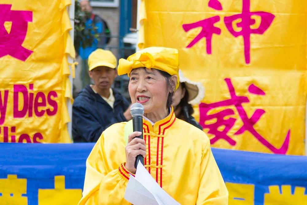 Yang Li je u svom govoru dala kratak pregled zločinačke istorije Partije. 