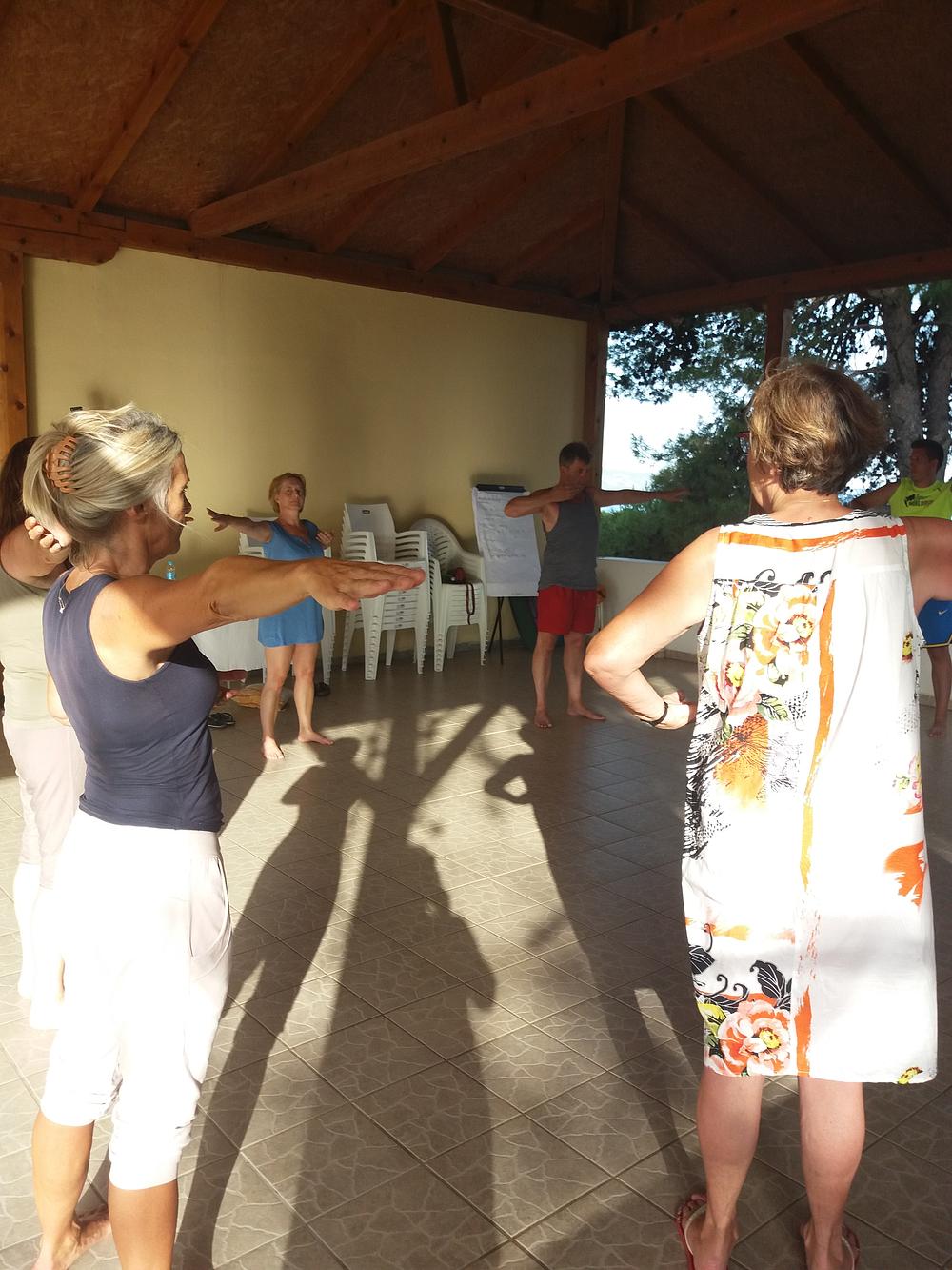 Praktikanti podučavaju 1. vježbu