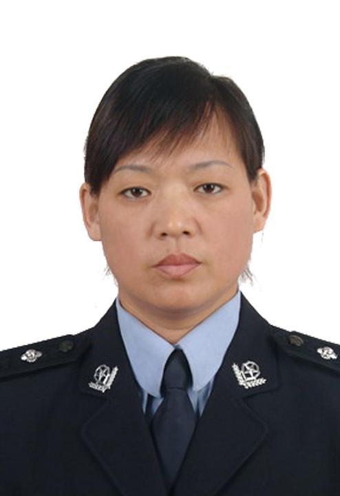 Cui Huifang, bivša policajka, je naučila Falun Gong nakon interakcije s praktikantima koji su bili držani u radnom logoru u kojem je radila.