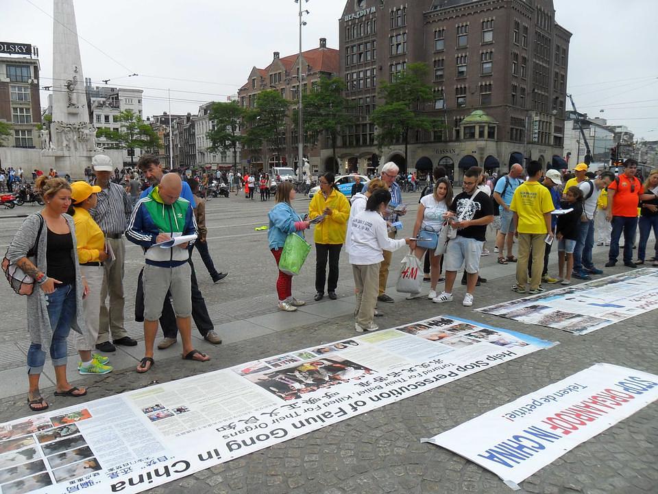 Šokirani spoznajom o ozbiljnim kršenjima ljudskih prava u Kini, mnogo ljudi su potpisali peticije koje pozivaju na prekid represije.