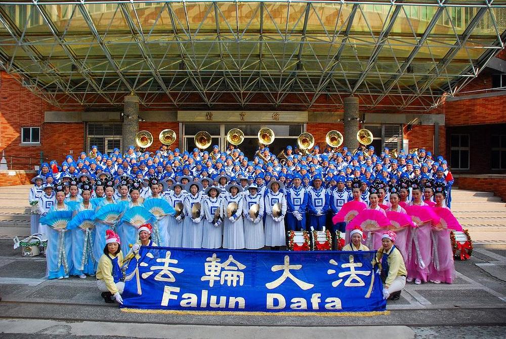 Grupna fotografija nakon parade