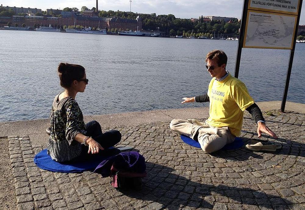 Aktivnosti ispred gradske dvorane u Štokholmu.