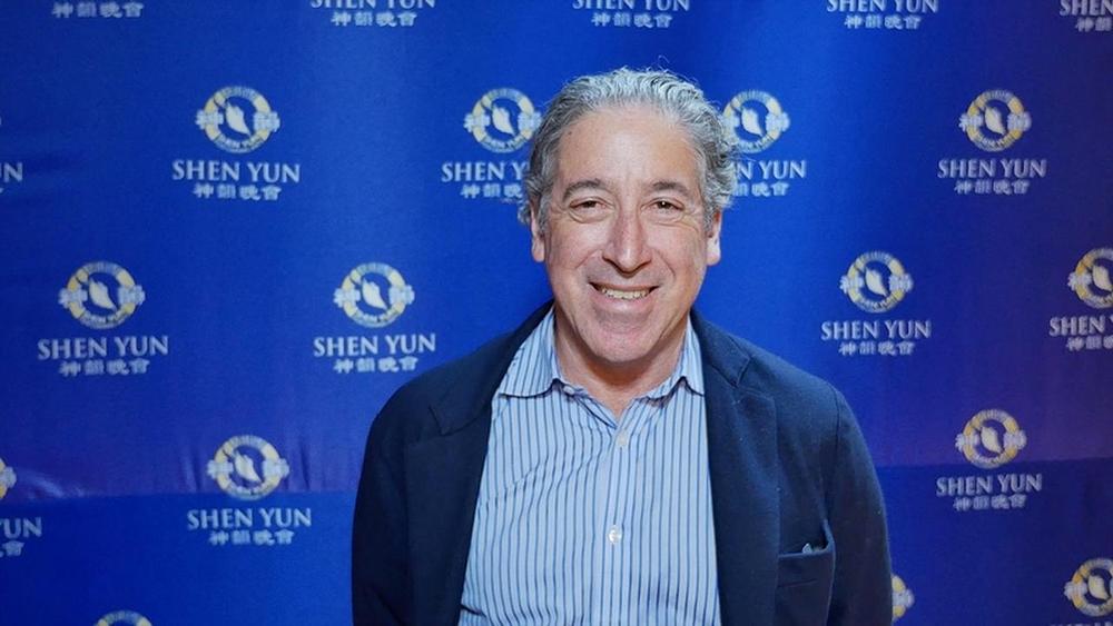 Bob Rose, direktor za odnose sa javnošću na Shen Yun predstavi u New Yorku 12. januara 2017. godine.