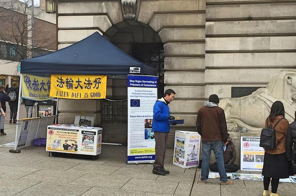 Praktikantski štand u Nottinghamu u Engleskoj 21. januara