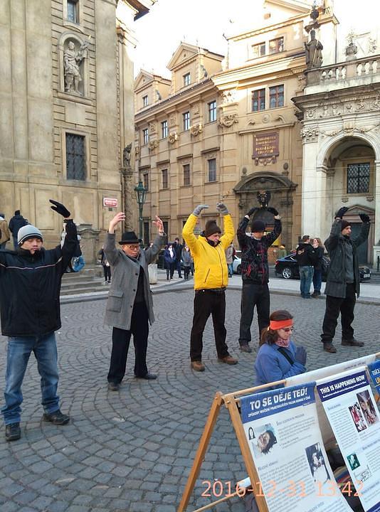 Demonstracija Falun Gong vježbi.