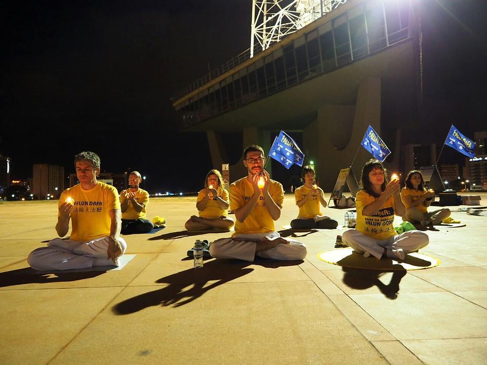 Bdijenje uz svijeće u pomen praktikanata koji su izgubili živote u progonu