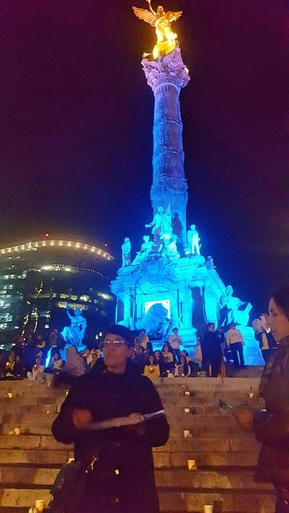 Prolaznici potpisuju peticiju