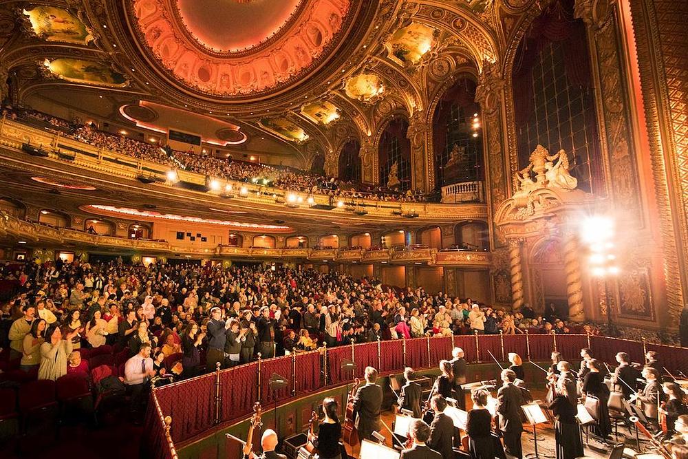 Druga predstava međunarodne kompanije Shen Yun u pozorištu Boch Center Wang Theatre u Bostonu, MA, 28. decembra 2017. godine. I nedavno zabilježene arktičke hladnoće nisu ohladile entuzijazam publike.