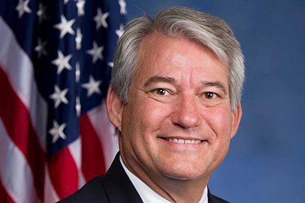 Zastupnik sa Floride Dennis Ross je napisao nekoliko pisama tažeći puštanje na slobodu majke jednog svoga birača koja je u Kini mučena i zatvorena radi njene vjere.