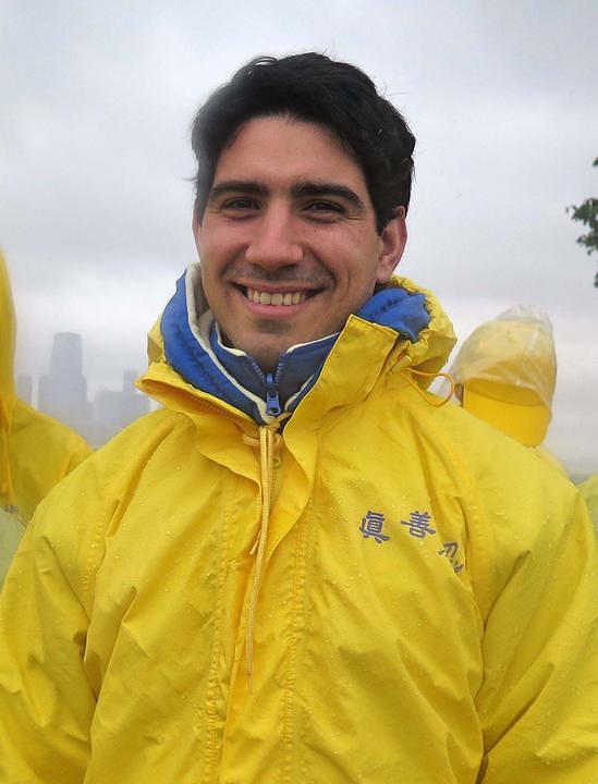 Joseph Gigliotti iz Kanade je kazao da mu je Falun Dafa dao unutrašnji mir i energiju.