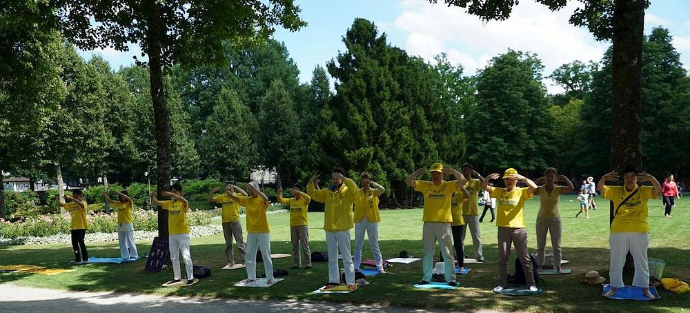 Demonstracija izvođenja vježbi na čuvenoj turističkoj lokaciji, Rosengarten