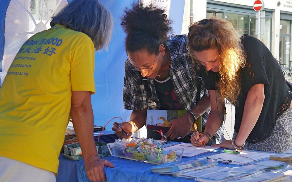Prikupljanje potpisa na Waisenhausplatzu