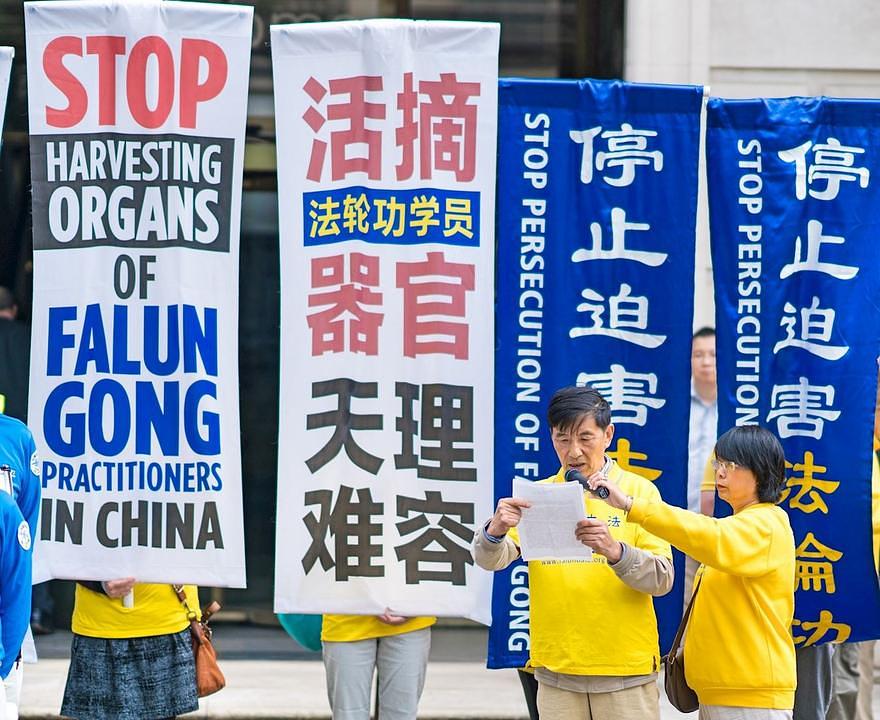 Na skupu je gosp. Qiao govorio o svojim patnjama.