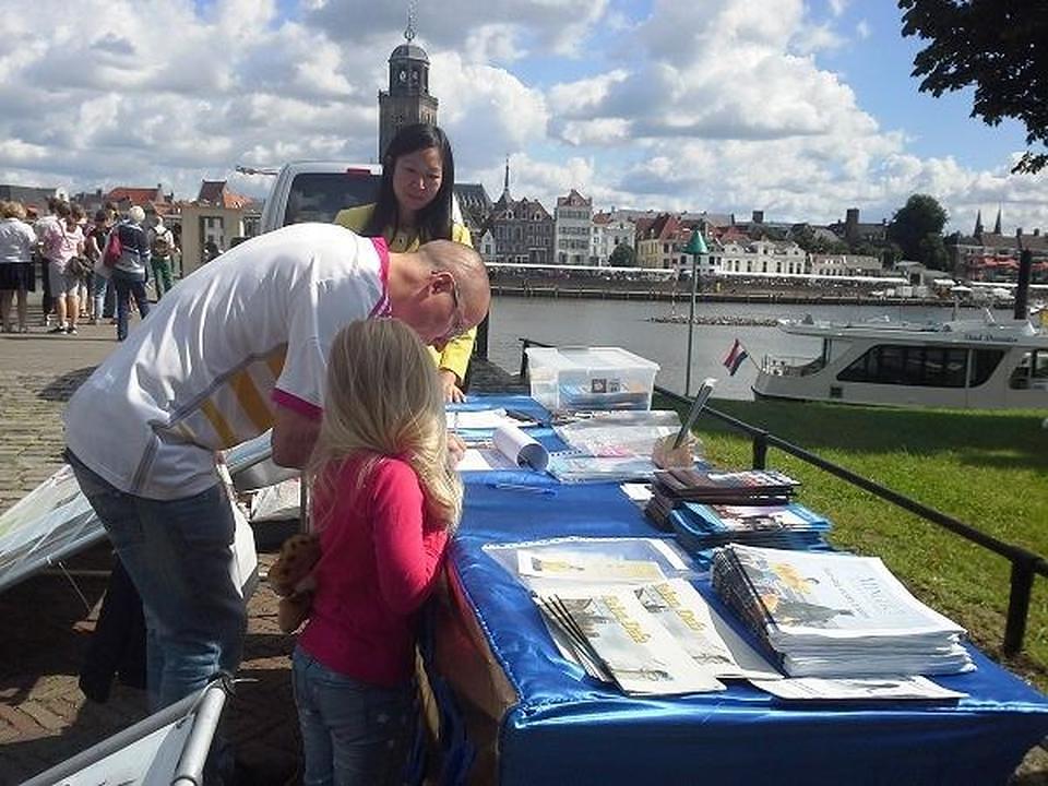 Potpisivanje peticije za osudu progona
