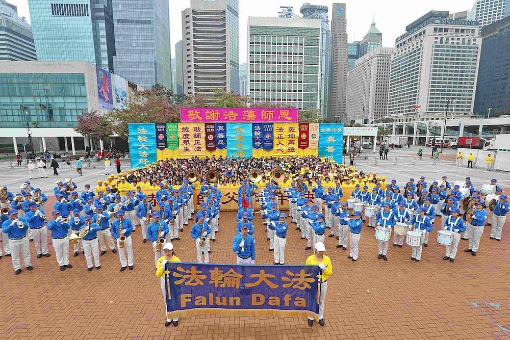 Tian Guo Marching Band  nastupa prije Novogodišnjeg skupa.