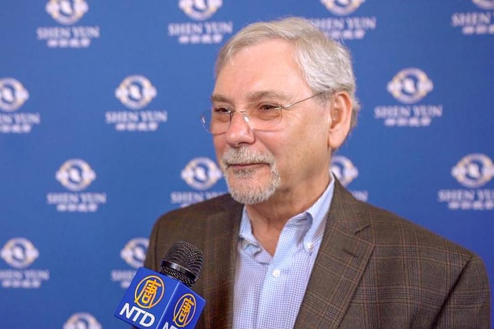 Psiholog Frank Colosi na koncertu Simfonijskog orkestra Shen Yun u Bostonu, Massachusetts 13. oktobra 2016. godine.