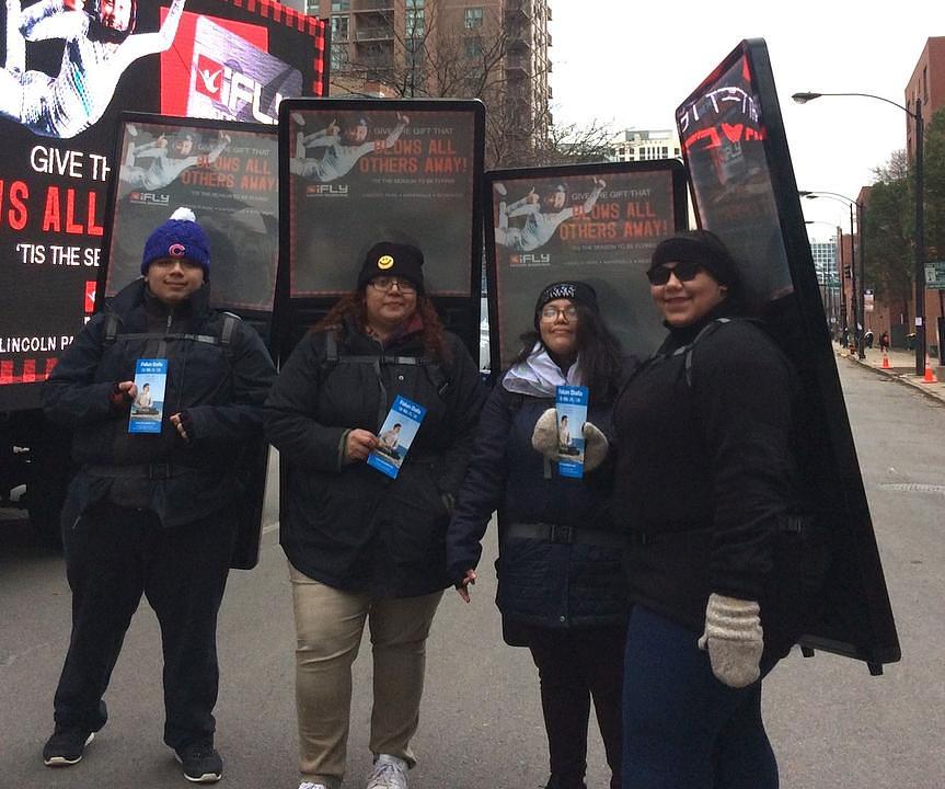 Marina (druga s lijeve strane) i njeni prijatelji 