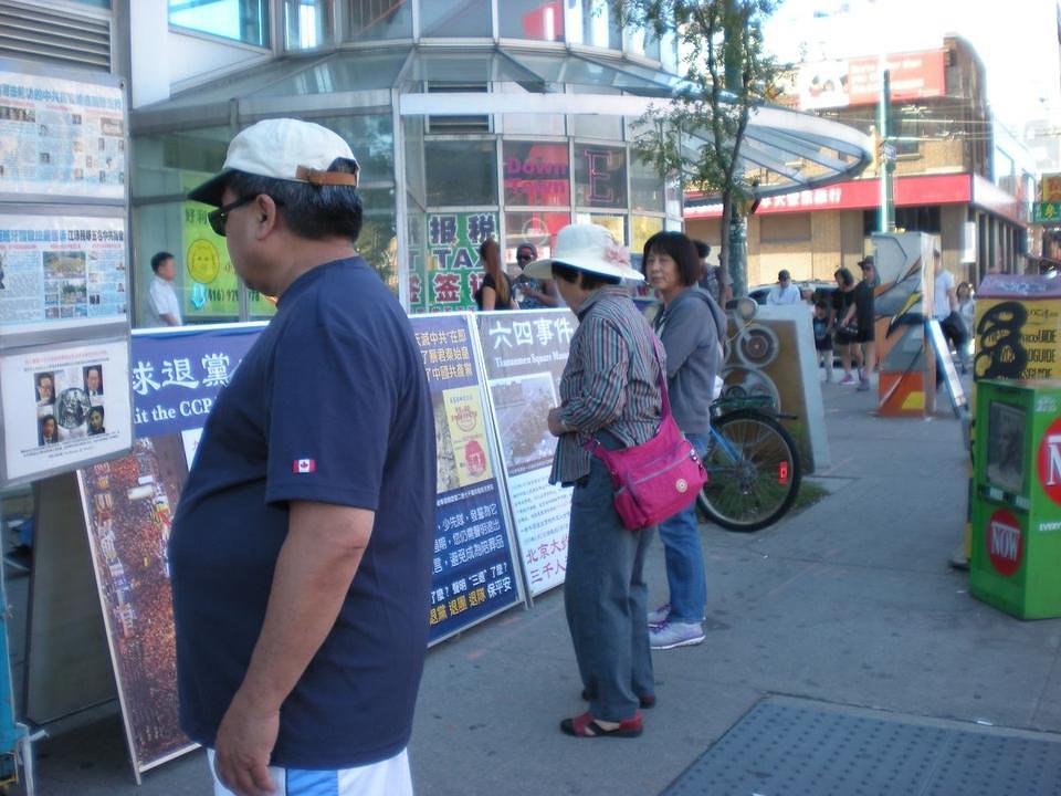 Informativni štand u lokalnoj kineskoj četvrti