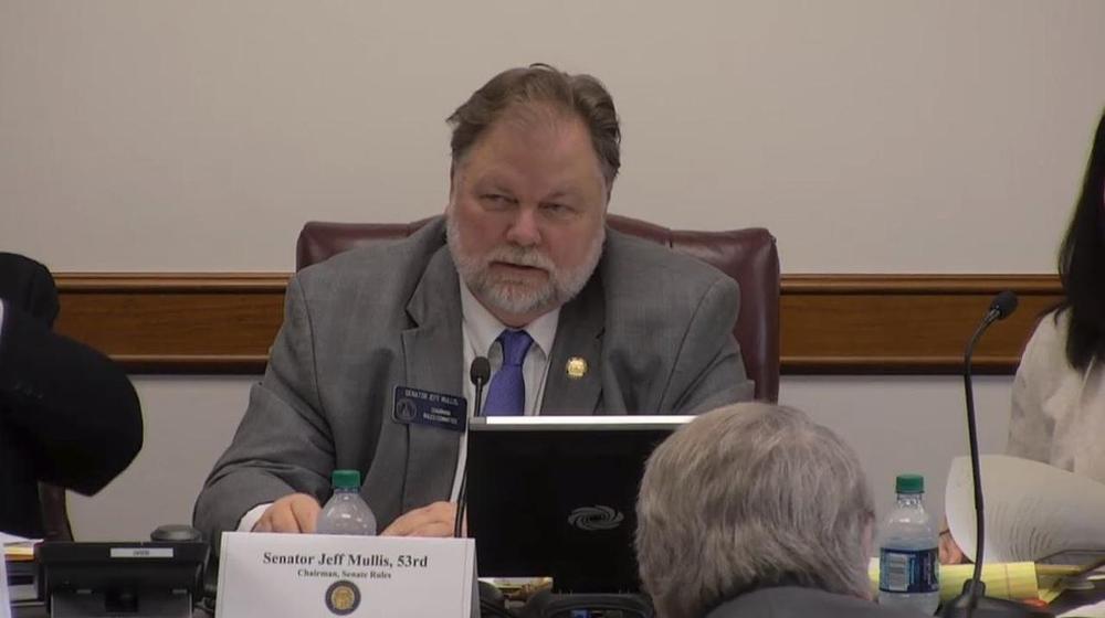 Senator Jeff Mullis, predsjednik Odbora za upravu državnog senata Georgije, na raspravi o nasilnoj žetvi živih organa u Kine 14. februara 2018. godine 