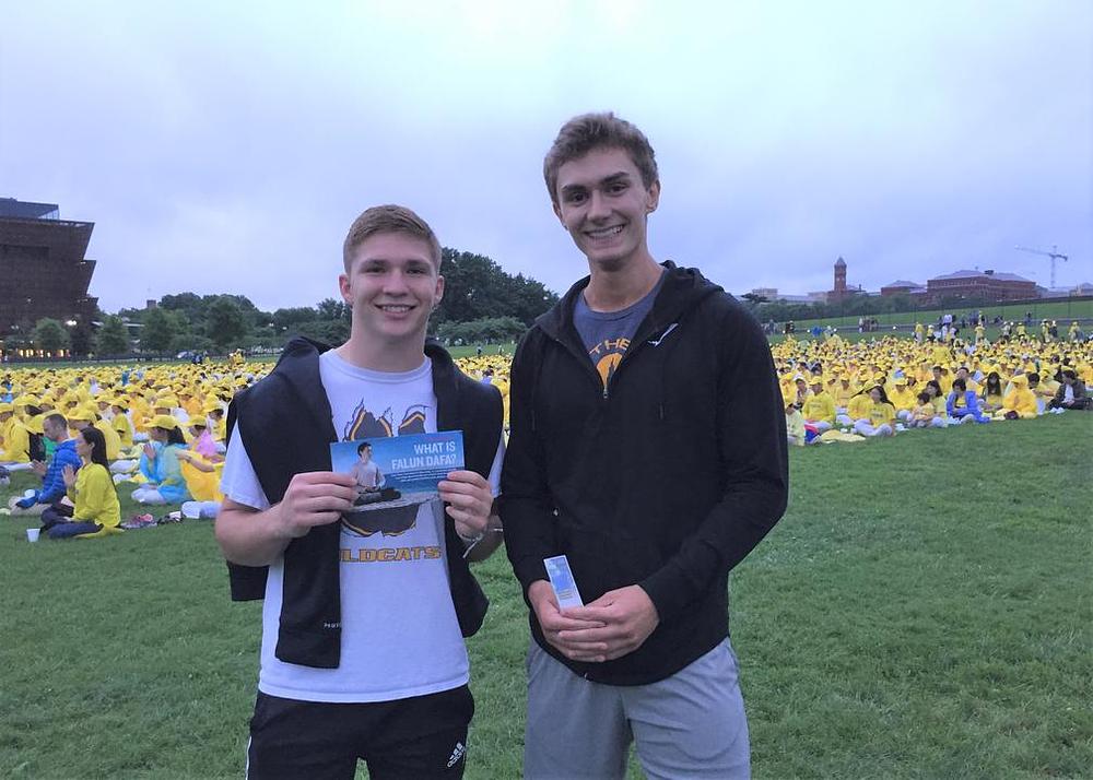 Hunter Bergman (levo) i Zaine Gallagher 